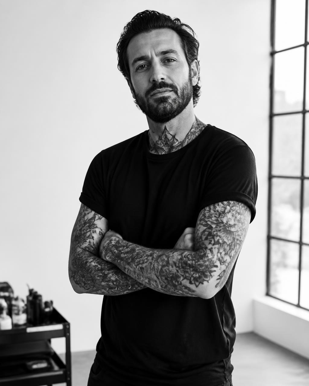 Retrato do tatuador ENZY SASO